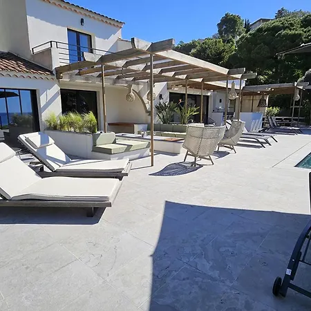 De Maitre Avec Piscine Privee Pour 14 Personnes, Climatisation Et Animaux Admis - Fr-1-768-62 Les Issambres
